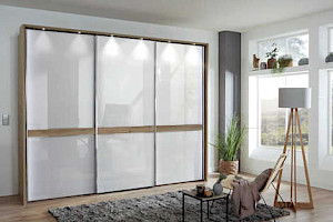 geräumiger moderner Kleiderschrank Z22054